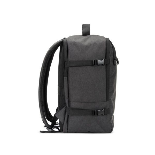 CIES. Sac à dos conçu pour répondre aux dimensions exigées par les compagnies aériennes en polyester recyclé haute densité 600D