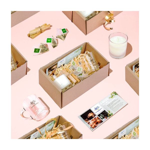 Box bien-être Forêt nordique pour entreprises – Cadeau professionnel personnalisé avec bougie, mug, thés et Palo Santo