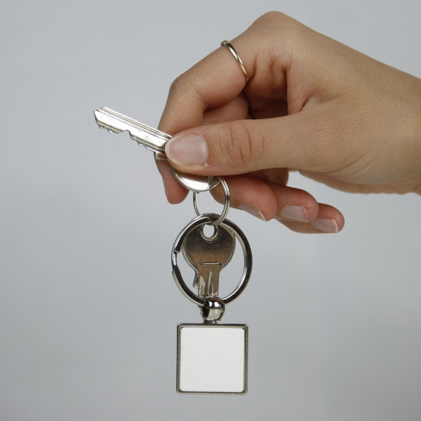 Porte-clés Métallique Carré personnalisé avec impression UV recto verso – Objet publicitaire pour entreprises et associations