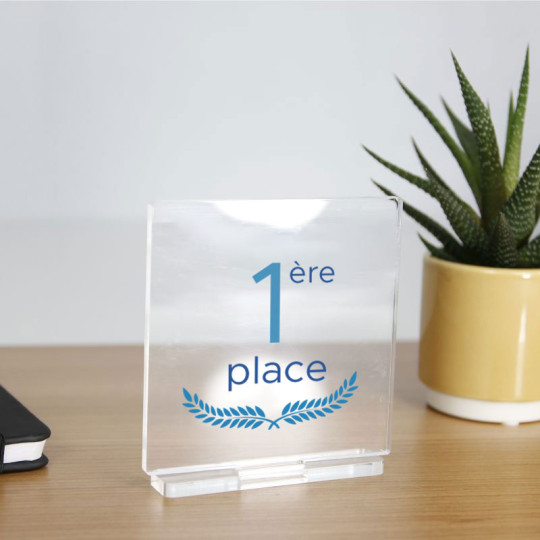 Trophée carré en plexiglas Origine France Garantie personnalisé – Fabrication française – BCM Goodies