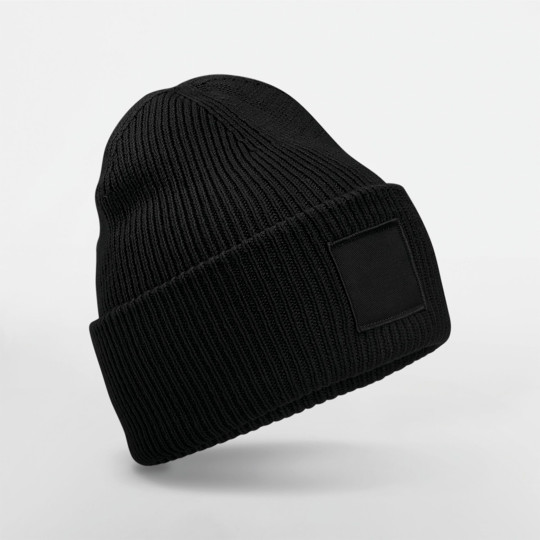 Bonnet à large revers avec patch ton sur ton en polyester recyclé - BCM Goodies