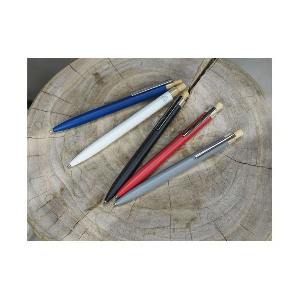 Stylo bille Nooshin en aluminium recyclé avec bouton-poussoir en bambou