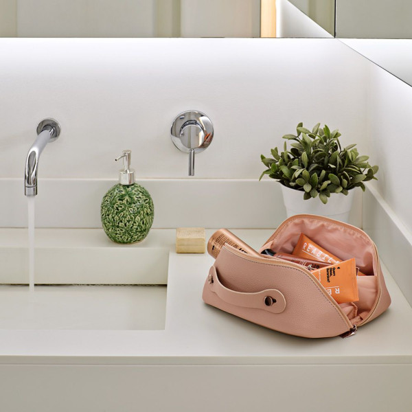 Trousse de toilette Macao en cuir recyclé avec compartiments spacieux et fermeture éclair – Accessoire de voyage BCM Goodies