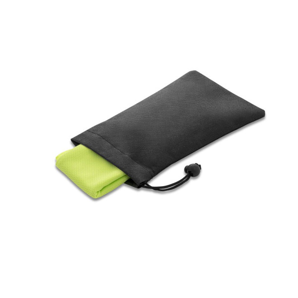 Serviette de sport rafraîchissante en polyester recyclé BERNAL - Accessoire idéal pour événements sportifs en plein air