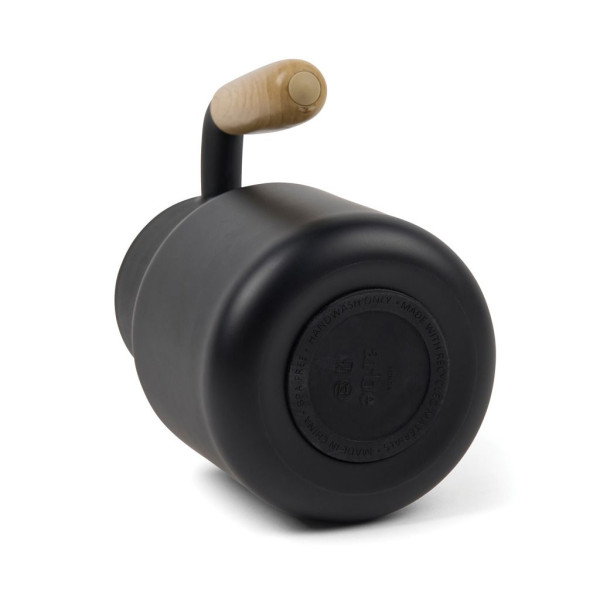Pichet VINGA 1.2L en acier inoxydable recyclé - Carafe sous vide élégante et fonctionnelle - BCM Goodies