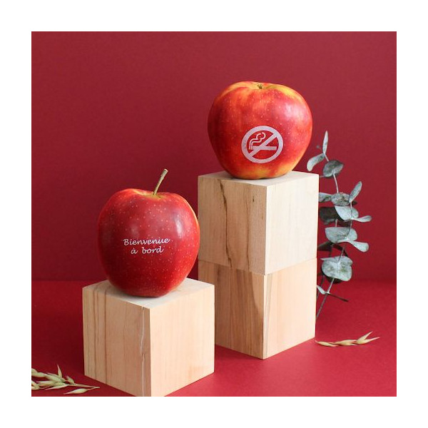 Pomme publicitaire personnalisée à l’encre alimentaire blanche – Marquage tampographie – 200g – Goodies entreprise BCM